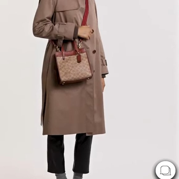 Field Tote 22 In Signature canvas With Horse and Carriage Print - Picture 2 of 8